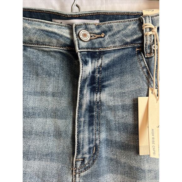 Women’s Size 31x21 KanCan Capri High Rise Distressed Light Wash Jeans NWT - Picture 6 of 15